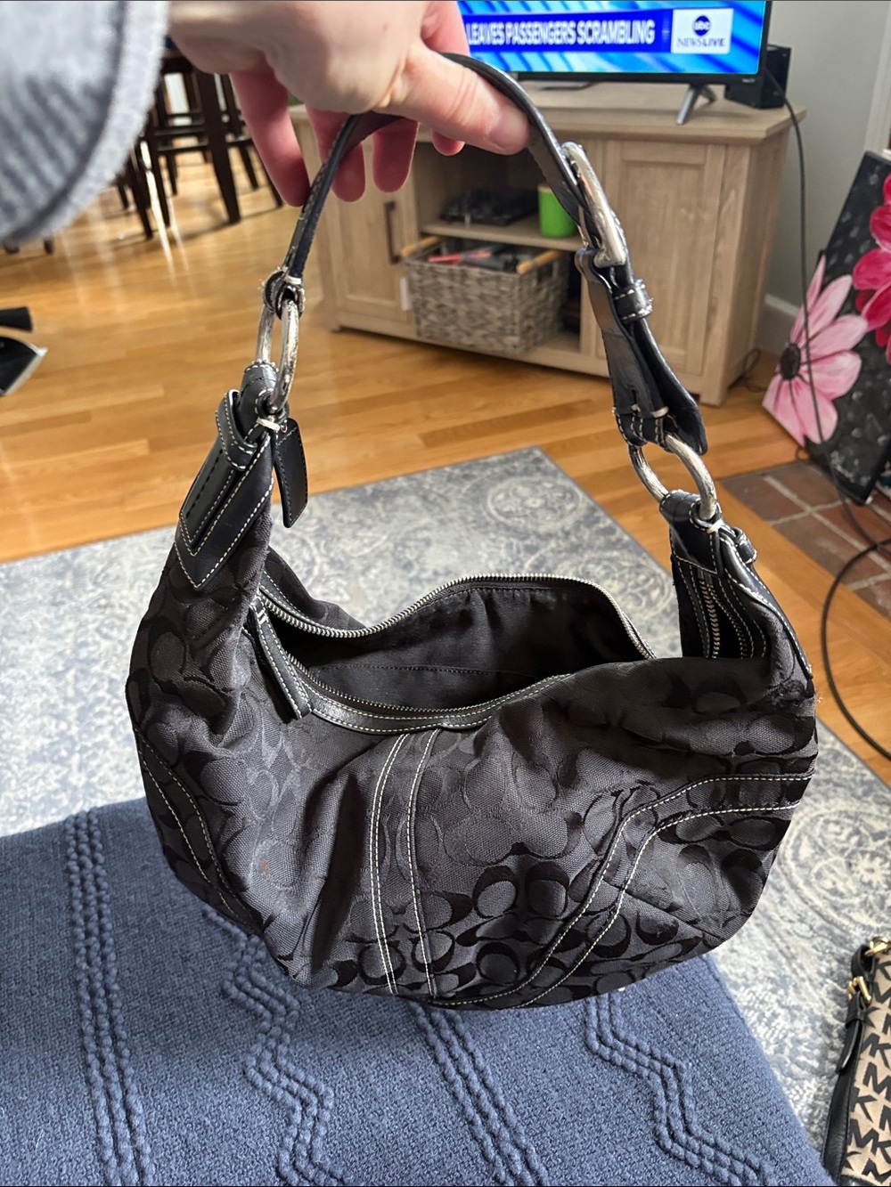 Coach Black Signature Jacquard Hobo Bag with Contrast Stitching and small Wallet - Picture 3 of 7